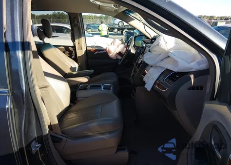 2013 Chrysler Town & Country Touring z USA, uszkodzony, nr VIN 2C4RC1BG2DR779427